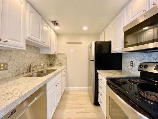 Photo - 111 Briny Ave Unidad 1709