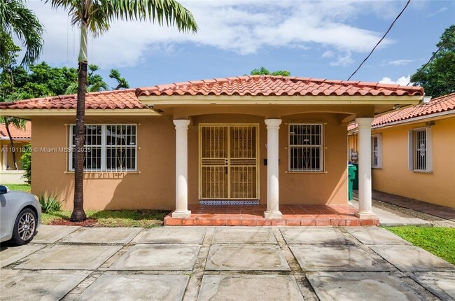 Building Photo - 3373 SW 28th Terrace Unit 3373