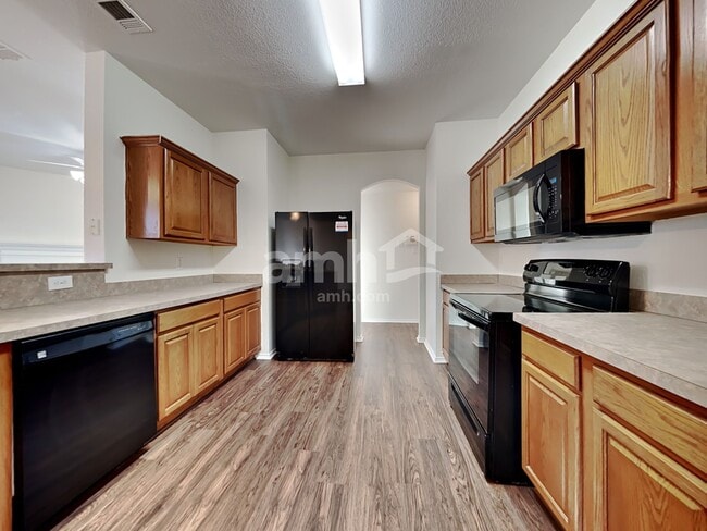 Photo - 8829 Stirrup Way