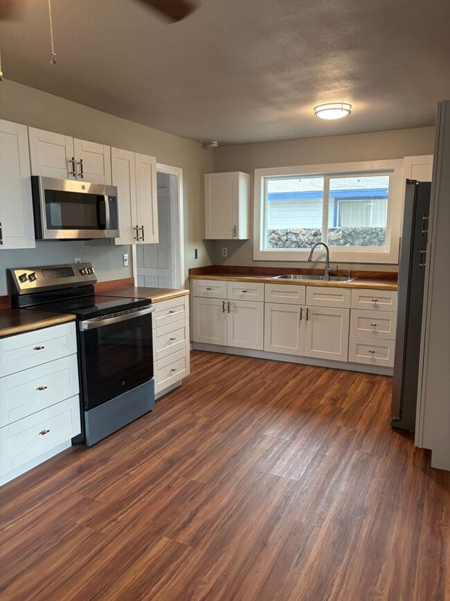 Photo - Newly remodeled 3 bdrm/2 bath home in cul de sac