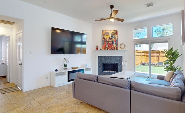 Photo - 18 Avenswood Pl