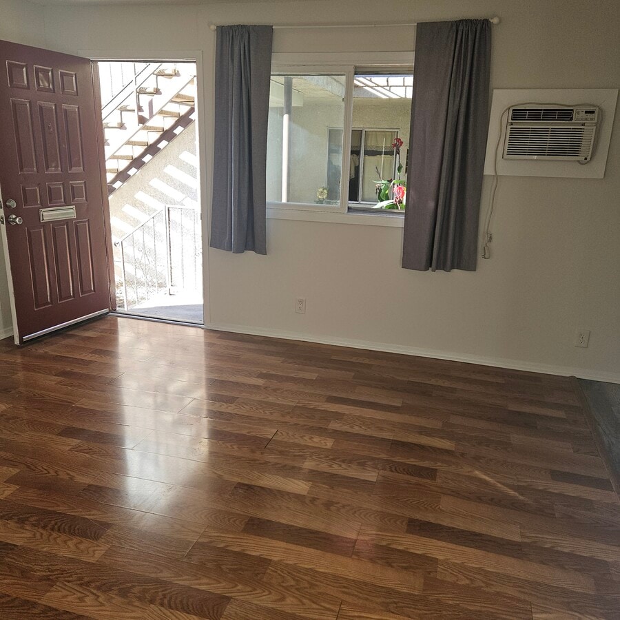 Photo - 8809 Etiwanda Ave