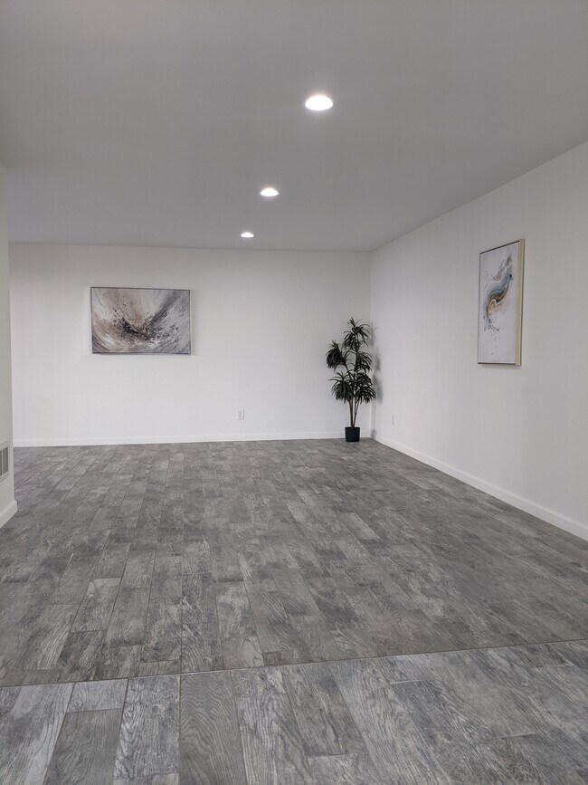 Photo - 22920 Maple Ave