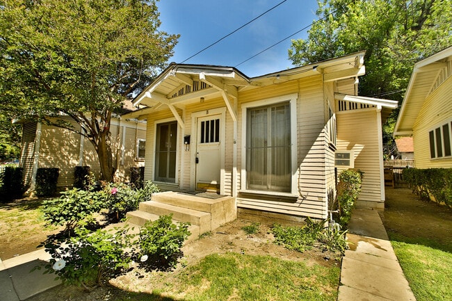 Building Photo - 1st Unit B