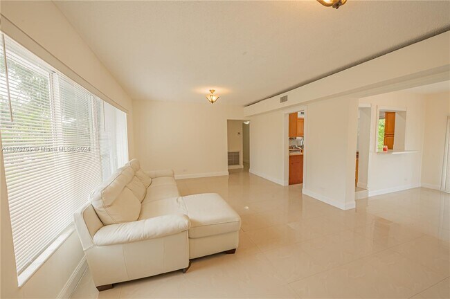 Photo - 261 188th St