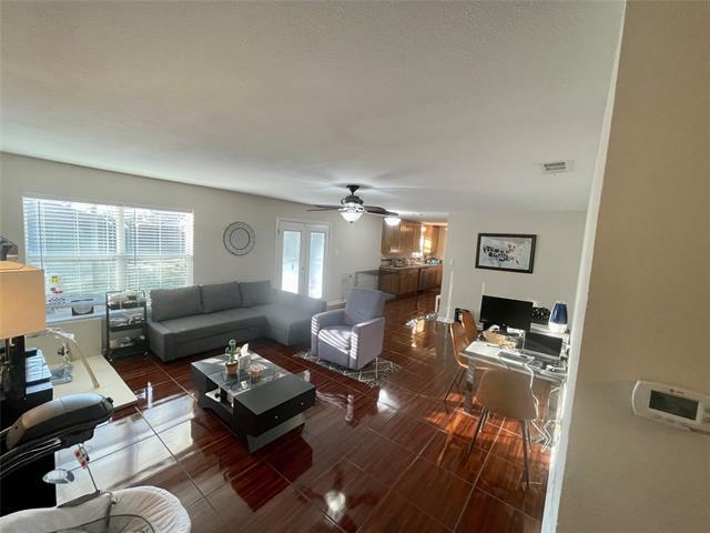 817 Bullock Dr