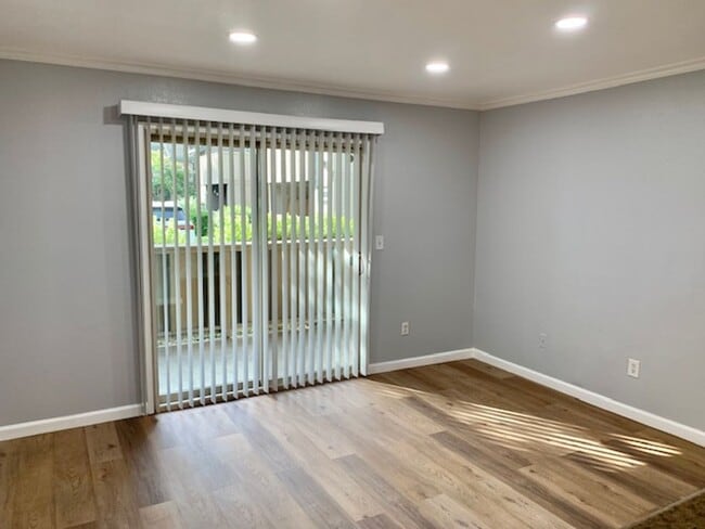 Building Photo - Great 1 bed 1 bath Condo in Pittsburg -- AVAILABLE NOW !!!
