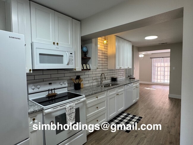 Photo - 206 La Salle Dr