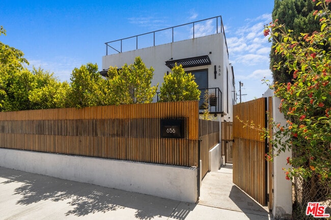 Photo - 656 California Ave