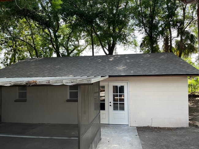 Building Photo - 1045 Ontario St Unit 3/1