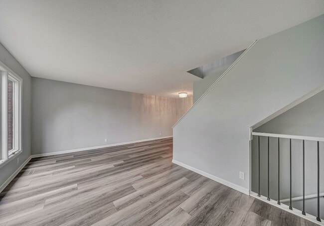 Photo - 5563 Canterbury Ln