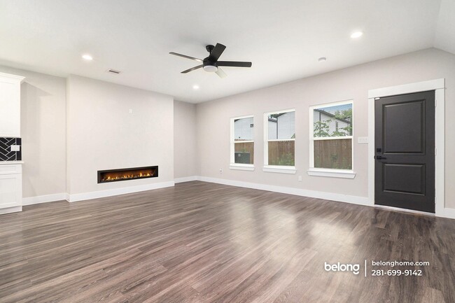 8119 Venus St