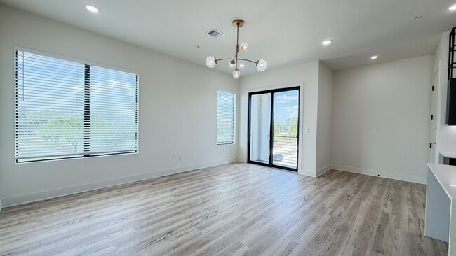 Photo - Luxury 2-Bed, 2-Bath @ University Oaks!