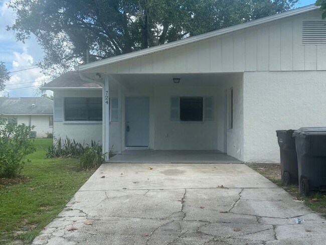 Spacious Duplex Home in Lakeland, FL