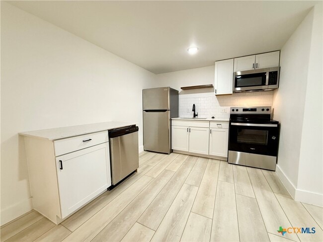 Photo - 2204 W San Antonio St Unit 3