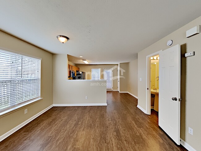 Photo - 705 St Charles Ave