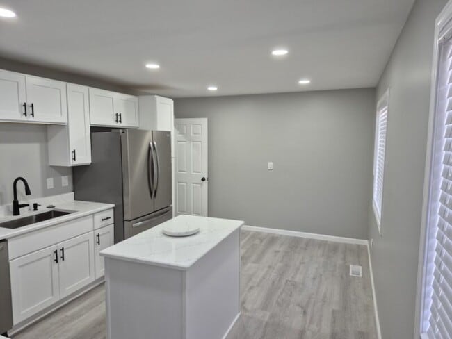 Photo - 35047 Harroun St