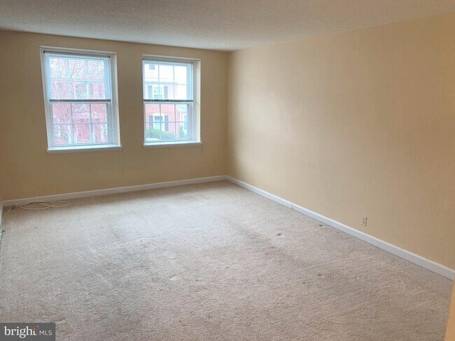 Photo - 3007 S Buchanan St Unit B2