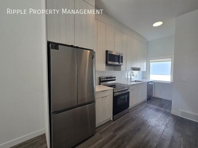 Photo - MODERN 2 BEDS, 2.5 BATHS TOWNHOUSE | PET FRIENDLY | PANORAMA HILLS