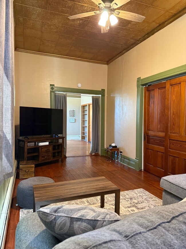 112 1/2 W Madison St Unit 112 1/2 W Madison Street