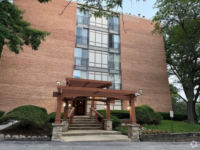 Building Photo - 5810 Oakwood Dr Unit 3M Rental