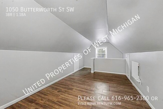 Photo - 1050 Butterworth St SW