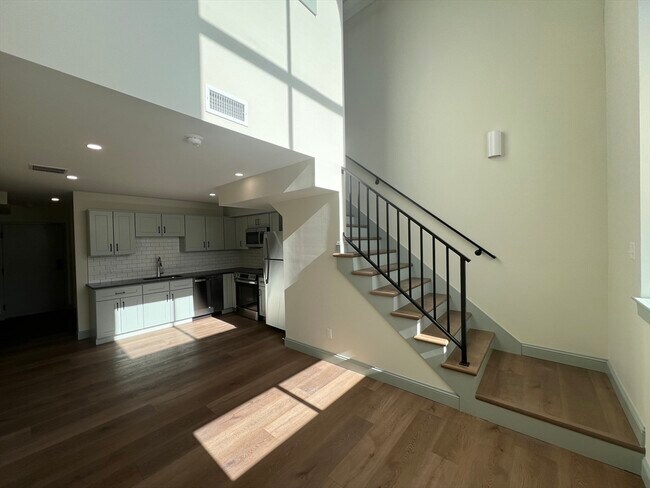 Photo - 160 Seabury St Unidad 32