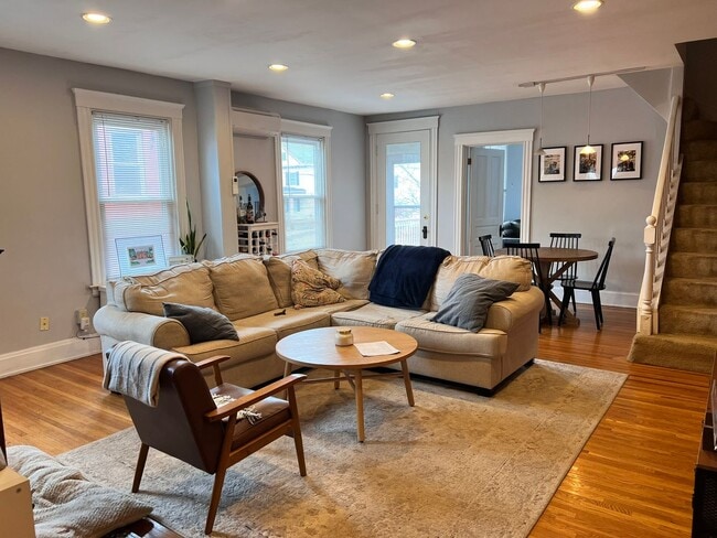 Photo - 3535 Michigan Ave Unit 3535 Michigan Apt #3