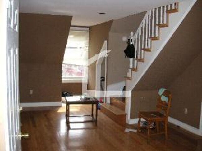 Photo - amazing 6 Bed 2.5 Bath available 3/1