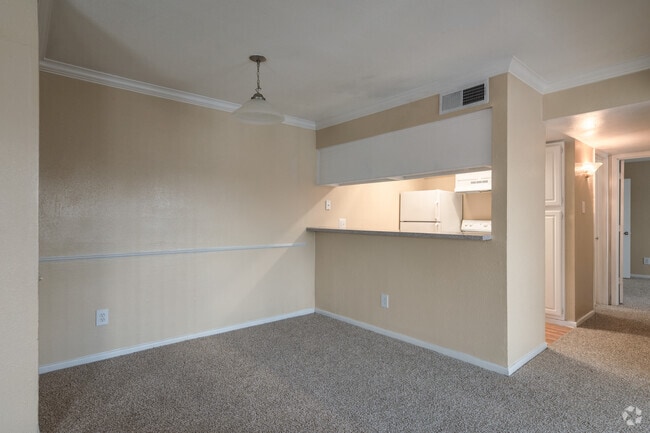 1BR, 1BA - 815SF