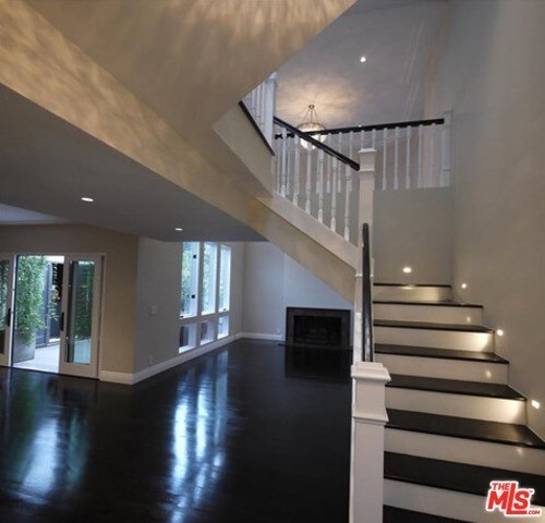 Photo - 869 S Bundy Dr