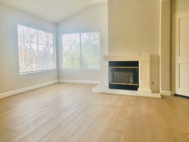 Photo - 105 Night Heron Ln