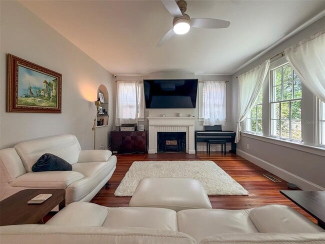 Photo - 417 SW 10th St