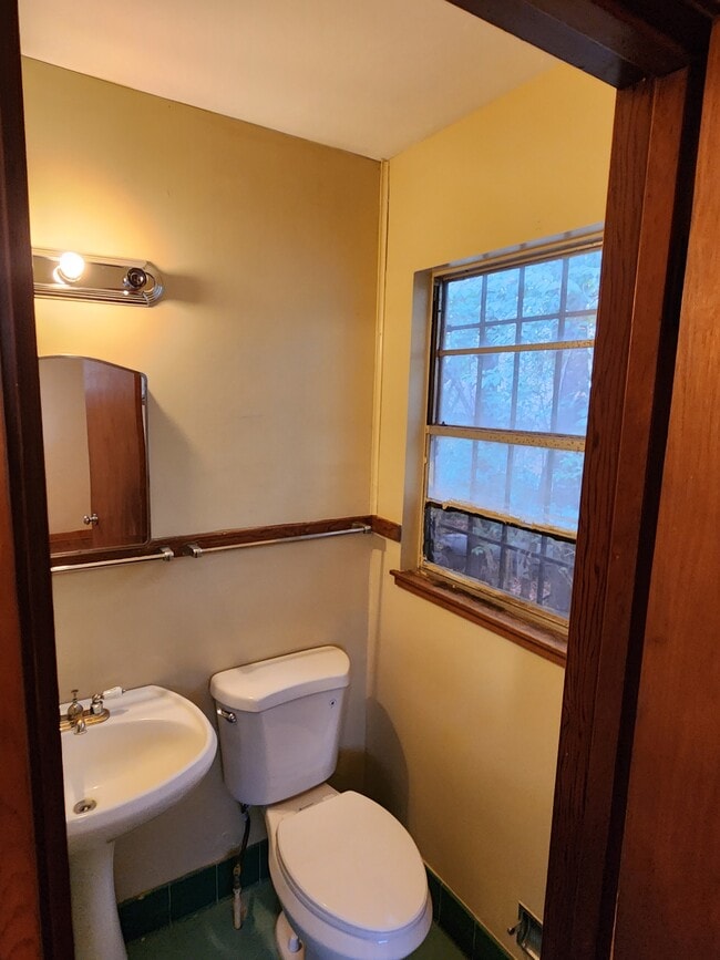 Photo - 729 Heather Ln