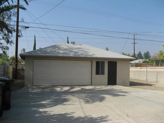 Photo - 8556 Kempster Ave