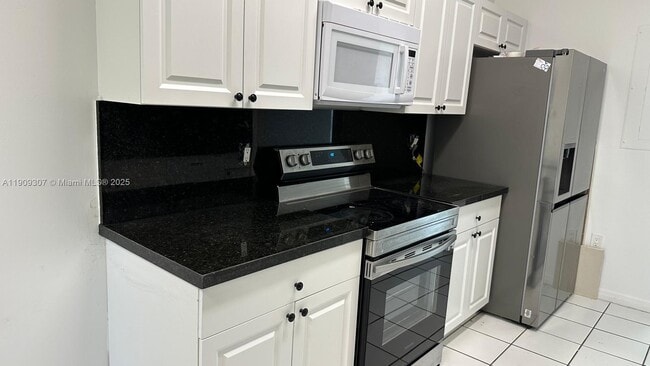 Building Photo - 21240 NE 9th Ct Unit 1