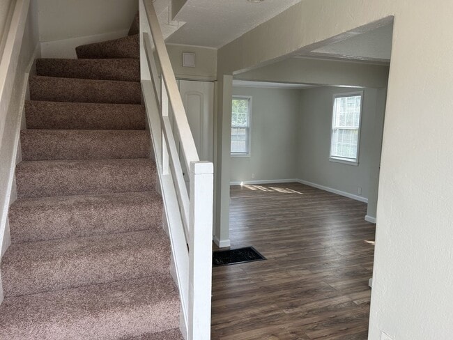 Photo - Lovely Two Story 3 Bedroom Unit