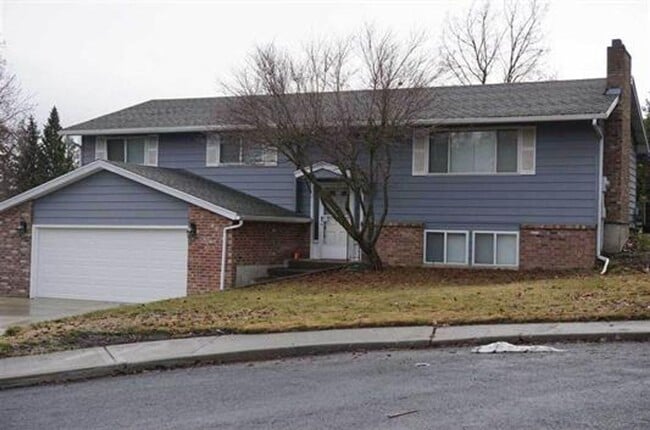 Building Photo - 906 Summit Dr