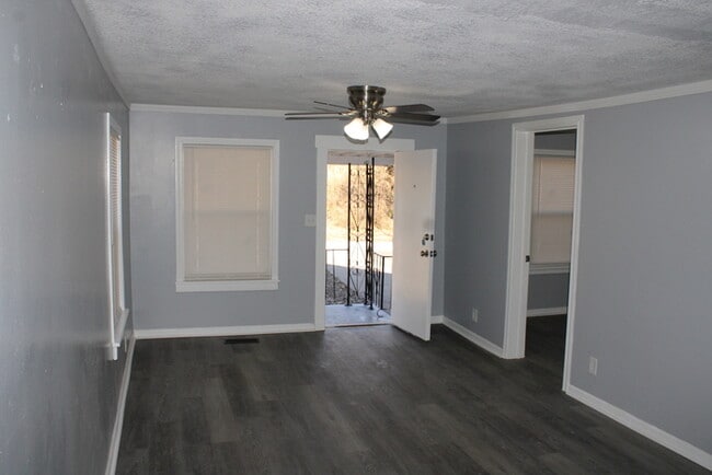 Photo - Cozy 3-bedroom, 1 full bath with vanity home located in Kansas City, MO.