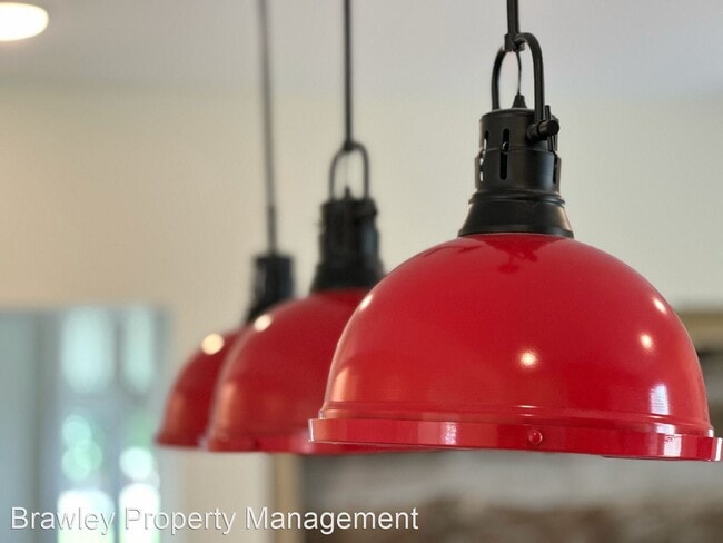 Photo - 8 br, 6 bath House - 514 W Kirkwood Ave