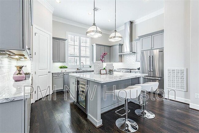 Photo - 5309 Blossom St