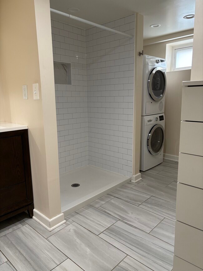 Photo - 2909 Tremont Ave