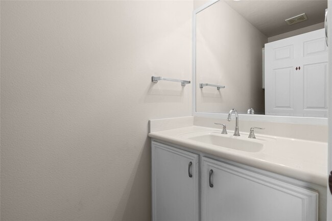 Building Photo - 106 Lazy Springs