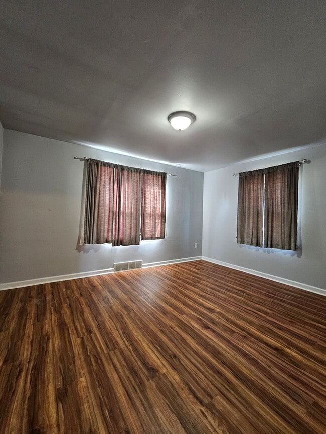 Photo - 923 Rohrerstown Rd