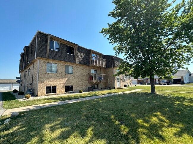 Building Photo - 2390 Bicentennial Ave Unit 4