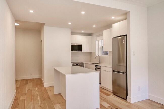 Photo - 4930 Chem. Queen Mary Unité 2