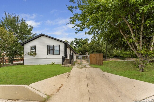 Photo - 928 Hedges St