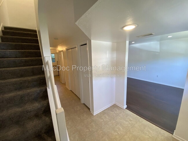 Photo - 810 Sledgehammer Dr