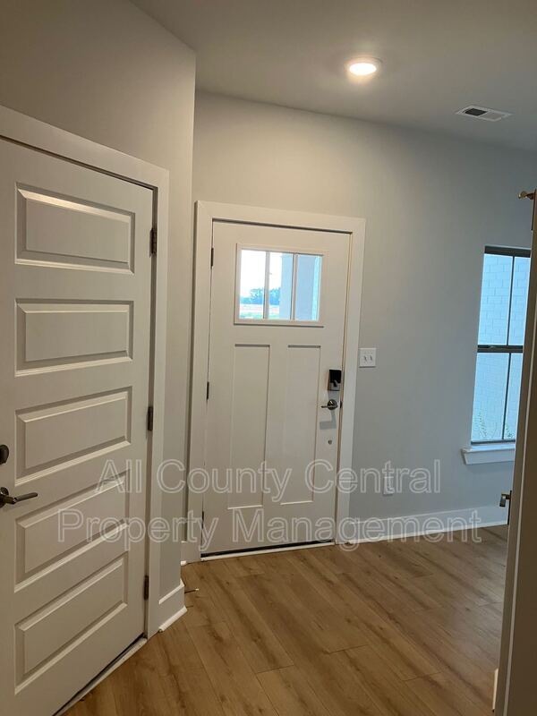 Photo - 132 Clift Farm Dr