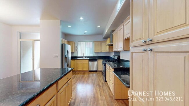 Photo - 11622 Oxnard St